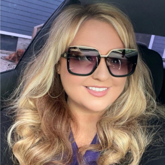 Meet your Posher, Holli - Picture 2 of 2